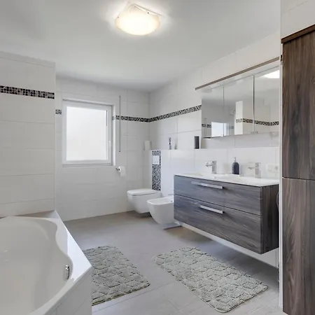 Appartement 3-bedroom With Garden Near Us Army Gate 1 *