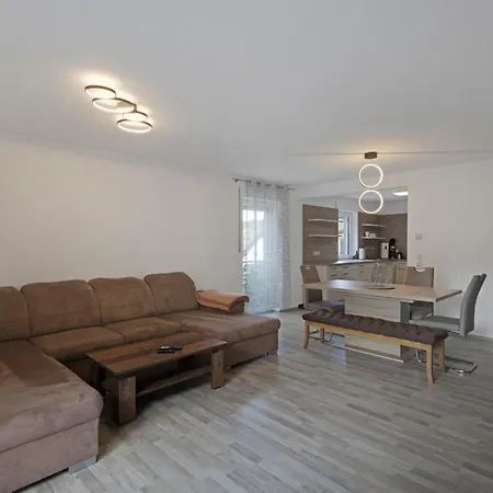 Appartement 3-bedroom With Garden Near Us Army Gate 1 Grafenwohr