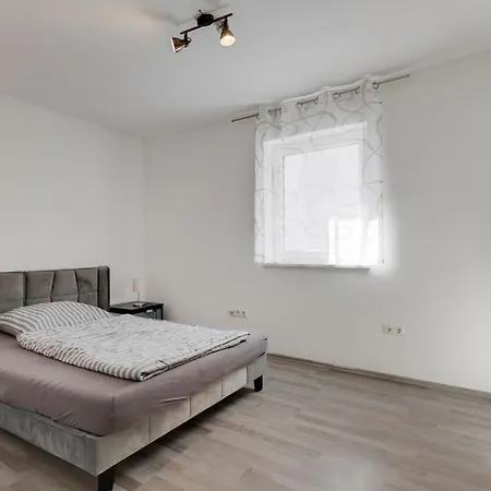 Appartement 3-bedroom With Garden Near Us Army Gate 1 *