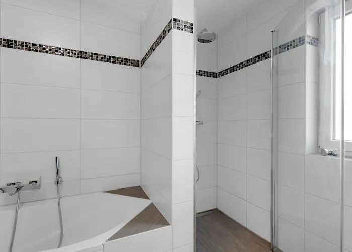 3-bedroom With Garden Near Us Army Gate 1 아파트 *